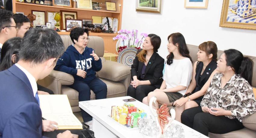 世青拜會立法委員溫玉霞，及邱委員臣遠